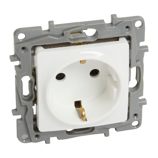 Контакт шуко с детска защита 2P+E 16A Бял - Legrand Niloe 764529