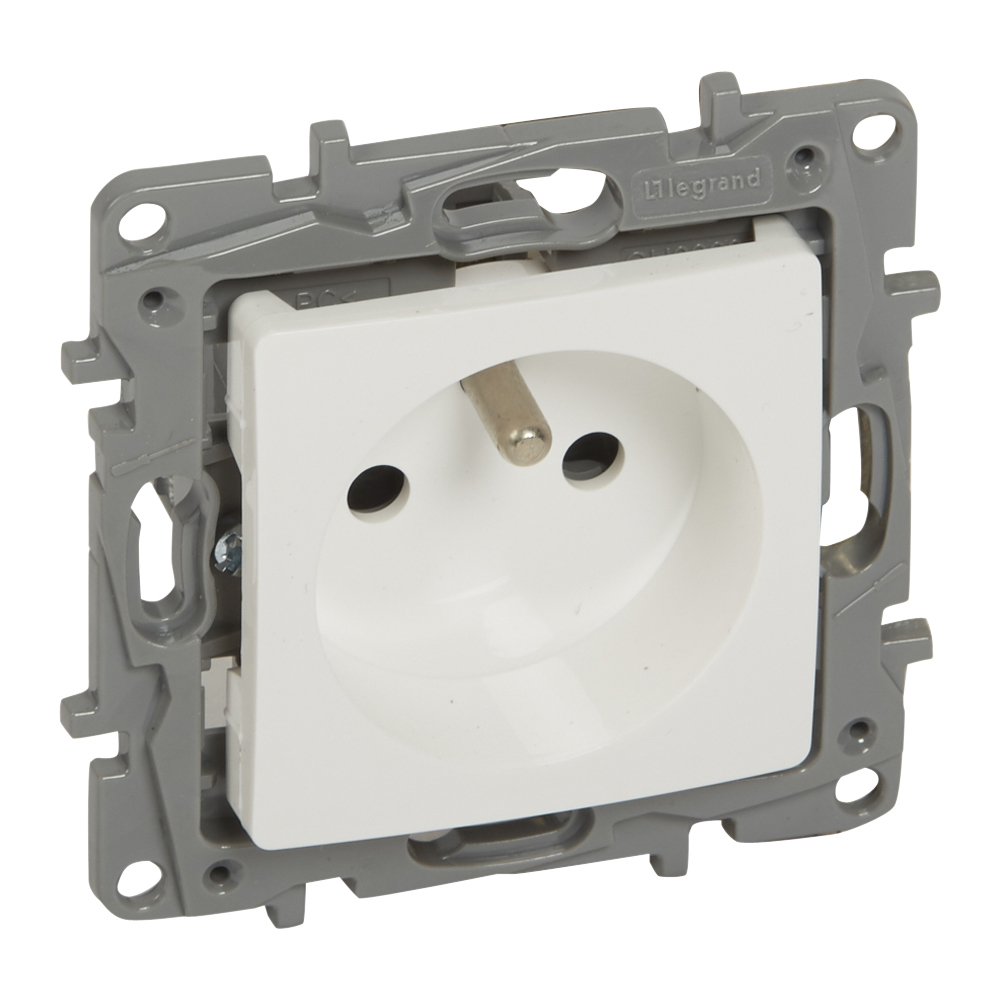 Контакт френски стандарт с детска защита 2P+E 16А Бял - Legrand Niloe 764527